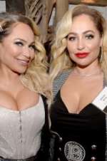 Watch Darcey & Stacey Primewire